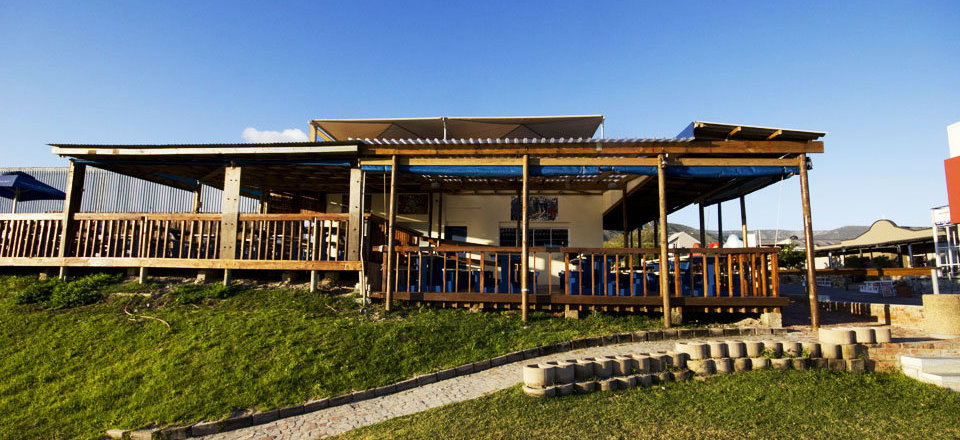 Simultaneously Enjoy the View while Eating a Tasty Meal