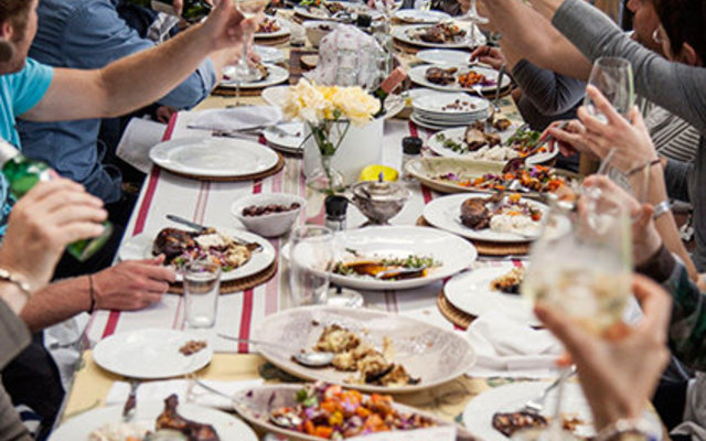 stanford-guests-enjoy-delectable-cuisine-LR_1