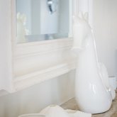 White room decor