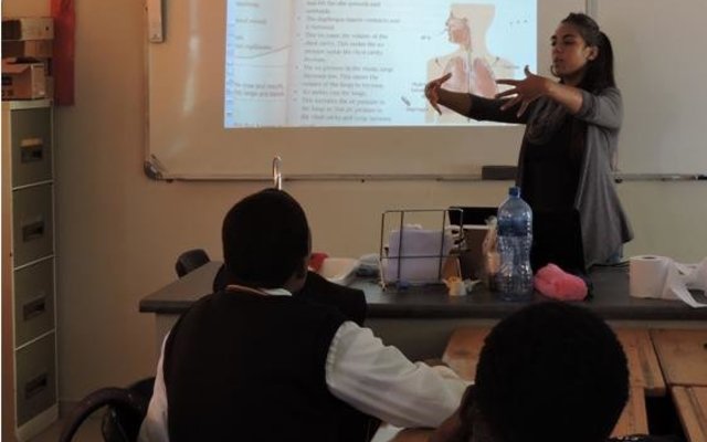 Met  ingang van 2016 word ons van “smart classes” voorsien waar daar dataprojektors en interaktiewe witborde geïnstalleer is 