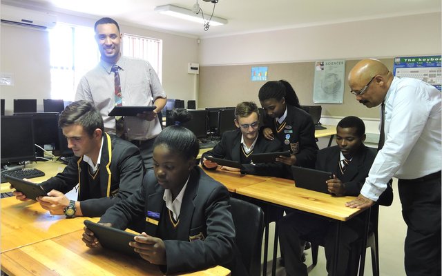 Groot vreugde het geheers toe ons ook 24 tablette ontvang het om leer nog meer makliker en interessanter te maak. Die department  het ook bygedra in hulpbronne in Wiskunde en Fisiese Wetenskap. Here are the Gr 12 Accounts learners busy on the tablets. With them Accounts teacher Mr Phillips and principal Tommy Wilson.
