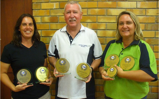 Marlene Koekemoer, Eben van der Merwe (skoolhoof) en Alana Louw
