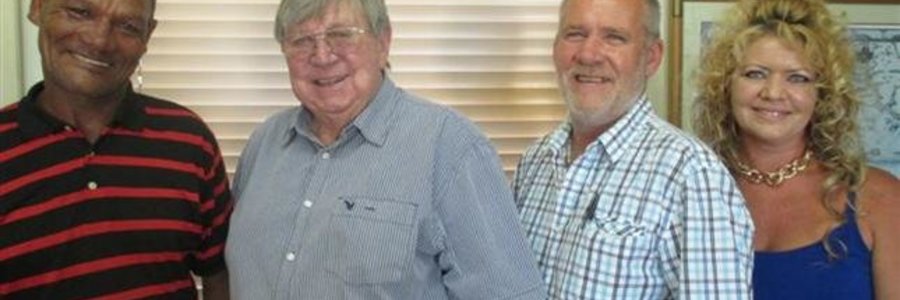 Vlnr: Cecil Martins, Petrus du Preez, Danie van Wyk en  Karien van Wyk. Bella van der Westhuizen  wat al 'n geruime  tyd in die agentskap ‘n suksesvolle bemarker is, was ongelukkig nie beskikbaar tydens die fotosessie nie.