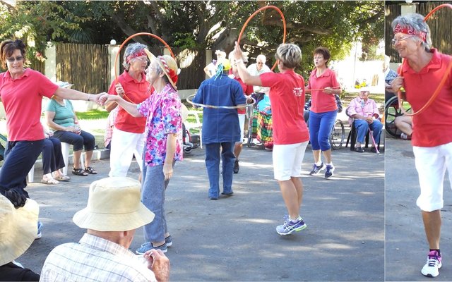 Gansbaai_In_blomme_getooi_vaar_HAS_strate_in_1