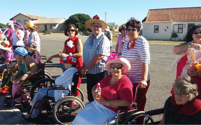 Gansbaai_In_blomme_getooi_vaar_HAS_strate_in_2