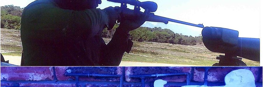Johan van der Mescht se skadu-foto’s om sy identiteit  te beskerm asook die verskillende grote teikens wat van die kleinste tot die grootse met die oop-visier-gewere en oop-visier-“handguns” onderskeidelik op 25m, 50m, 75m en 100m geskiet word