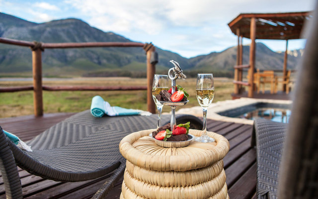 Choose to stay next to the Klein River (Image courtesy of Mosaic Lagoon Lodge)