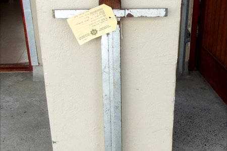 ‘n Swaard (vermoedelik tuisgemaak) wat as gesteelde item by Gansbaai SAPD uitgeken kan word.