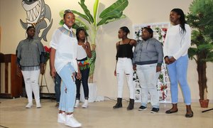 Cultivaria van Gansbaai Academia trek vol saal