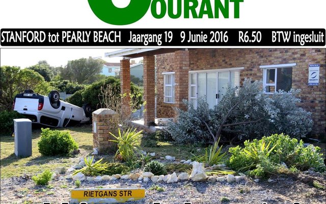 Die 31-jarige Tiaan van Dyk het ‘n noue ontkoming gehad toe hy verlede Woensdag, in die vroeë oggend-ure, beheer oor sy bakkie verloor  het.   Die ongeluk het omstreeks 02:00 op die hoek van Hoofweg- en Rietgansstraat in Perlemoenbaai plaasgevind, nie ver van waar hy in De Kelders woon nie.  Dit blyk ‘n vakansiehuis te wees, aangesien hy nie die inwoners kon opspoor nie.  Die voortuin en verskeie plantpotte het in die slag gebly en skulpe wat as versiering dien, het  oral rondgelê. Tiaan het slegs geringe hoofbeserings opgedoen.