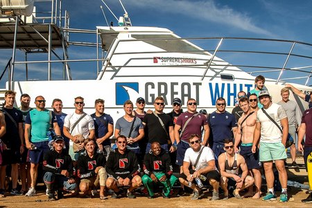 Die Ierse rugbyspan se haaikykery verlede week in Gansbaai moes hulle die regte woema vir die toets teen die Bokke gegee het....miskien moet onse Bokke  dit  ook  op die proef stel. Vele onnodige foute en ‘n eindtelling van 20-26 in die Iere se guns het sekerlik sprake van seesiek onder die Iere gesnoer. ’n Kleiner groep van die Iere het verkies om gholf op Tafelberg te gaan speel.    