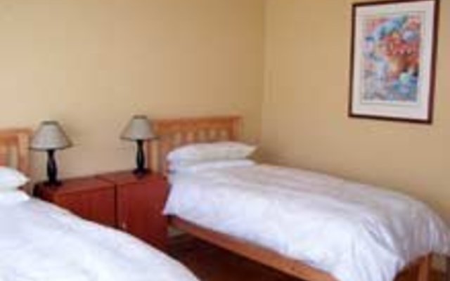 2 downstairs bedrooms 2 downstairs bedrooms