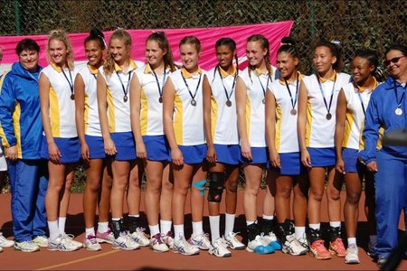 Die Wes-Kaap 1 netbalspan waarvan Jayden Dickson, ‘n Gansbaai-boorling en aanvallende vleuel van Hermanus Hoërskool, deel was, het derde geëindig in die Rhino Netbal-toernooi.  Die toernooi het in Gauteng plaasgevind.  Die Wes-Kaap 2-span het met goue medaljes weggestap en Gauteng eindig in die tweede posisie.  Jayden is dankbaar vir almal wat bygedrae het om haar toernooikoste te dra.