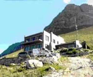 Double up in large family home : Betty's Bay