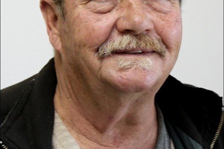 Johan Rademeyer wat gedurende Maart vanjaar vir perlemoenbedrywighede gearresteer is, maar daarna vrygelaat is. 