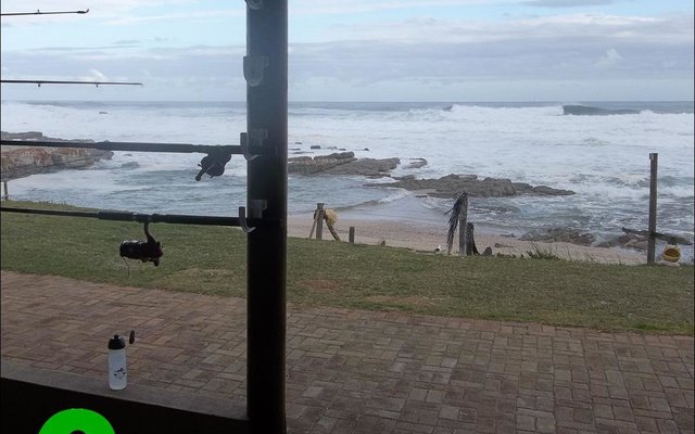 ‘n Man kan mos net lekker kuier by ‘n plek so na aan die see.