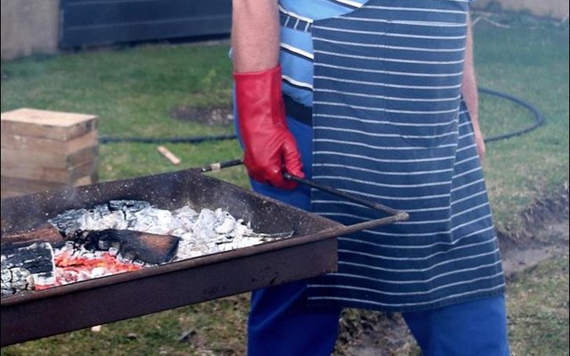 Die groot skaapkopkokkedoor,   Philip Groenewald het die gaste behoorlik laat smul.  Philip maak deel uit van die Twaalfuurkop Skaapkopgilde van Swellendam.