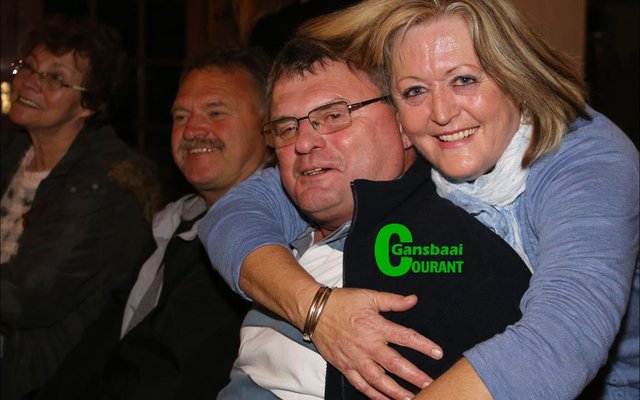 Al die pad van Oostersee af – Tony en Karen Hoogendijk.  Hul huisie by Die Damme maak van hulle gereelde Gansbaaiers.