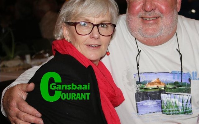 Lid van die Pearly Beach Hengelklub – Peter en sy vrou Joan Petersen van Table View