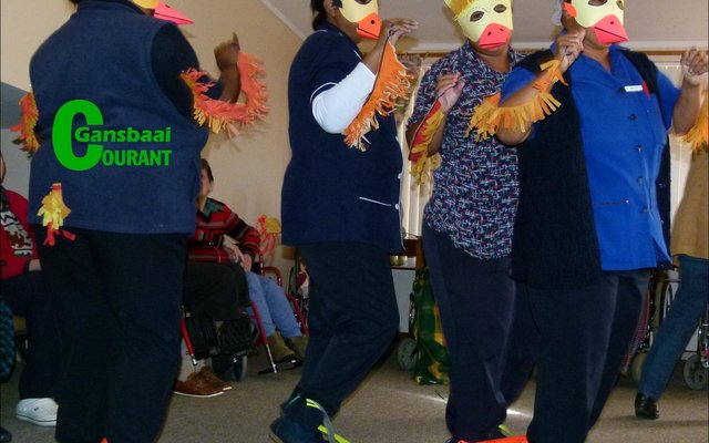 HaS se personeel, aangetrek soos “Angry Birds”, het die lagspiere goed geprikkel.