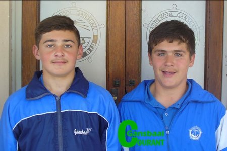 Die onlangse Suid-Boland Rugbywedstryde het vir ‘n besonderse prestasie vir twee leerders van Laerskool Gansbaai gesorg. Charl Eksteen (regs) en Veno van Vuuren (links) se knap spel het vir hulle ‘n plek in die 0/12 Boland Rugbyspan besorg. Laerskool Gansbaai is besonder trots op dié twee knap rugbyspelers.