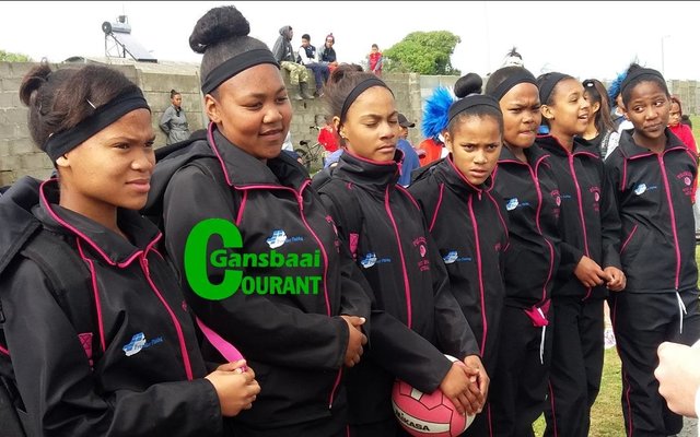 Die voorstelling van Gansbaai Primêr se o/13A (1ste span) netbalspelers.