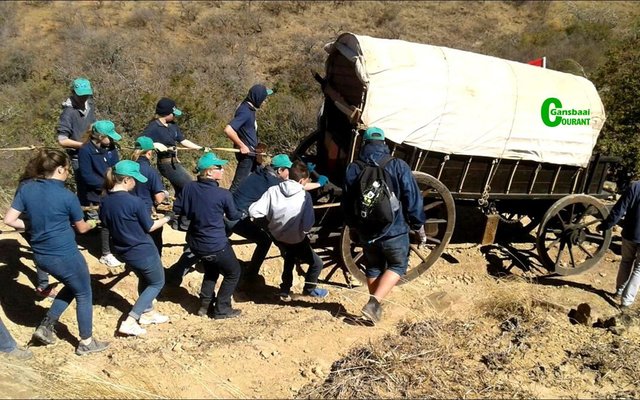 Die Wes-Kaapse Voortrekkers het gou agtergekom dat afdraend met ‘n ossewa veel moeiliker is as opdraend.  Die ‘Groot Trek’ vorm deel van die Voortrekkerbeweging se 85ste bestaansjaar.