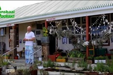 Ivan Trollip se kennis oor plante is net so indrukwekkend soos sy olieverfskilderye.