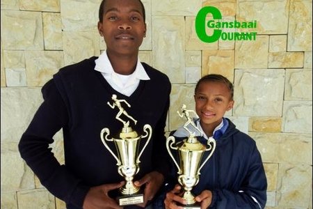 Twee van Gansbaai Primêr se staatmaker atlete, German Lewis (14) en Vasti Pietersen (11), het Saterdag, 24 September 2016 met die Funky Fynbosfees se landlope behoorlik die fynbos laat spat soos hulle gehardloop het. Vasti het eerste gekom in die 6 kilometer wedloop en German tweede in die 12 kilometer wedloop.