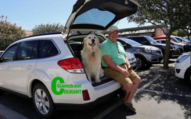  “The wife went shopping”, said Chris Moll, from Stanford last week, while keeping the couple’s well groomed Golden Retreiver company in the Great White Junction parking area. “There goes my money”, he said jokingly when his mobile’s beeper went off.  The two thoroughly enjoyed the attention from bypassers.