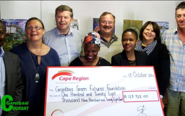 The hand over of South Africa Breweries’ cheque for the Food Security Project. Front fltr Xolani Msweli  (Councilor Ward 1), Lily Upton (Gansbaai Community Farm, Project Manager), Zholehanyo Bikani (Assistant Farm Manager and Facilitator) and Thandi Ndlungwana (South African Breweries). Back fltr Hennis Germishuys (Department of Agriculture, District Manager: Overberg Farmer Support and Management), Francois Myburgh (Overstrand Municipality: Gansbaai Municipal Manager),  Stephen Dumont (Burmar Civils) and Elizabeth Daniels (Department of Agriculture, Western Cape, Center Management of Further Education and Training).