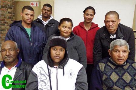 Die  verkose Komitee van die nuutgestigde Blompark Inwonersvereniging. Voor vlnr George Brett (sekretaris), Adelé Hart (tesourier) en Mick Dunston (voorsitter). Agter vlnr Sol Tallies, Gear Damon, Clara Baardman, Mara Moses en Nolen Beukes (visie-voorsitter).