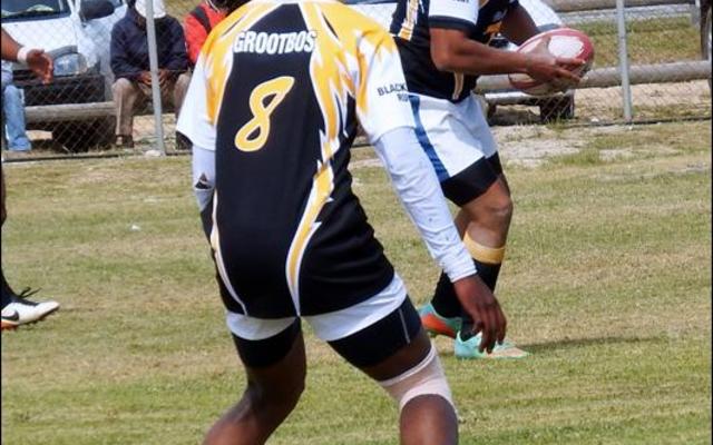 Die spanne van Black Leaves 1 (Gansbaai) en Elim in hulle uitspeelwedstryd kort voor die einde van die 7’s Rugbytoernooi, waar Black Leaves 1 met 57-5 gewen het.