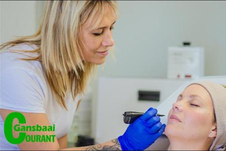 Adrie Nigrini van The Beauty Spot het ‘n geoefende hand met die skoonheidsnaald.