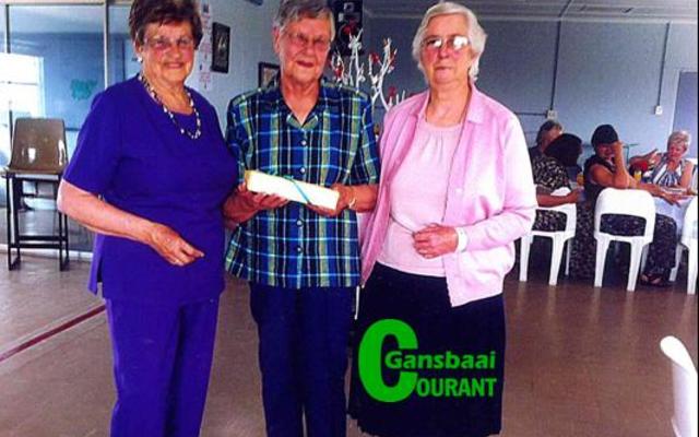 Tyd vir afskeid neem van Bertha Brits (middel) ná tien jaar as voorsitter, saam met Johanna Swart (links) en Maryna Rossouw.