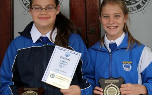 Leerders in die Grondslagfase, Intermediêr en Senior Fase moes deurlopend deur die jaar aan die volgende kriteria voldoen het: Hulpvaardigheid, mededeelsaamheid, betroubaarheid, gehoorsaamheid, goeie taalgebruik, voorbeeldigheid, vriendelikheid, selfdissipline, bedagsaamheid, geen oortredings op gedragskaart, uitstekende gedrag in die klas en op die  speelgrond: Die Schönken Trofee word gedeel deur:  Marlie du Toit en Rianke Gunter.