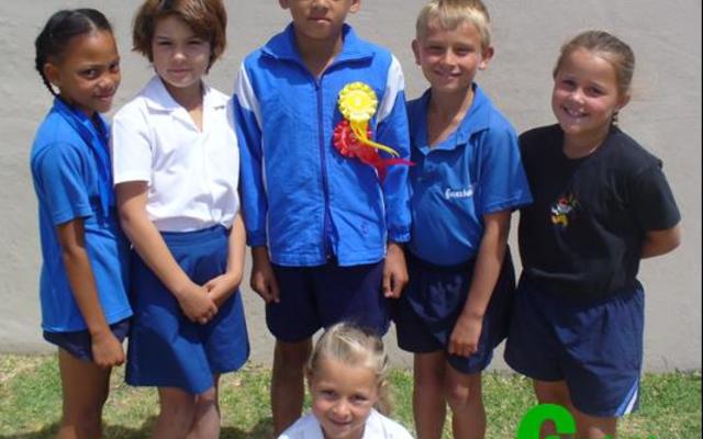 Voor Miela du Toit (o/7) tweede in die 50m en 80m. Agter vlnr Joy Hans (o/8) eerste plek in die 50m (nuwe rekord) en 80m; Joani-Lee Vos (o/9) derde in die 50m;  Zayd Tayob (o/9) tweede in 50m o/9 en derde in 80m;  Stefan Stieger (o/8) eerste in die 50m en 80m (2 nuwe rekords); Lanika Mostert (o/7) derde in die 80m.