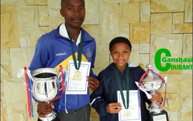 Sportman en -vrou van die Jaar: Vlnr German Lewis en Vasti Pietersen.