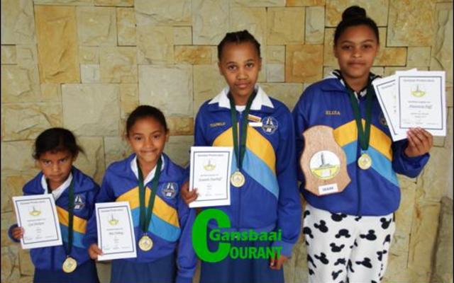 Skaak Toppresteerders:  Vlnr  Zoë Dickson, Mia Verhoog, Tsoanelo Haarhoff en Anastacia Paff (Speler van die Jaar).