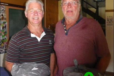 Die wenners van die 4BBB Stableford met 51 punte, Malcolm Bury en Steve Muller.