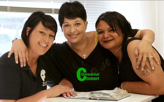 Die huidige Visions-span glimlag op die foto van links:  Junita Maree, Gail Gibson en Melody du Plessis Dean.