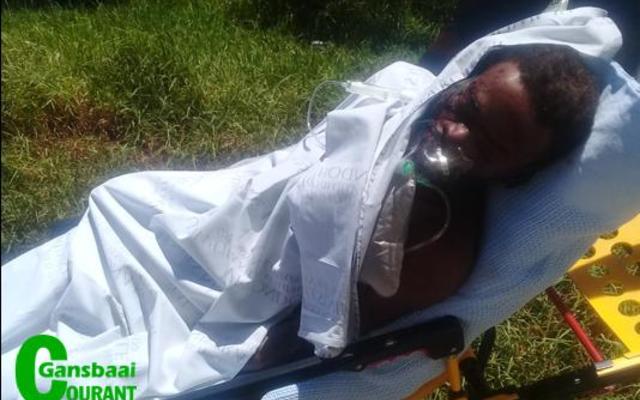 Die leerders van Curro Privaatskool in Hermanus het vanjaar vir die tweede agtereenvolgende jaar aan pleeg- en minderbevoorregte kinders gedink. Onder toesig van Gansbaai Badisa het hulle vooraf hoeveelhede, ouderdomme en geslagte bekom en meer as honderd en sewentig Kerspakkies uitgedeel. Links staan Jacolene Uys (administrasie) en regs Madelein Fourie (maatskaplike hulpwerker), albei van Gansbaai Badisa.