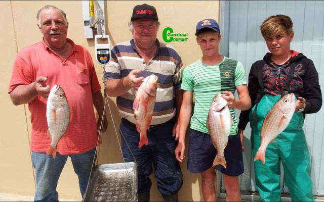 Die Birkenhead Boothengelklub se ‘onverwagse’ 2016 kampioene, het met die eerste kompetisie vir 2017 weer as wenners uit die stryd getree.  Vlnr Danie Fourie, Ben Uys (skipper), JP Uys en Hennie Groenewald. 