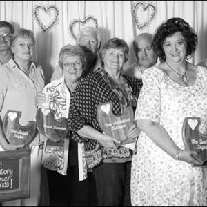 Die wenners in die onderskeie afdelings van die ‘Memory Lane’ kompetisie tydens Gansbaai AGS-gemeente se funksie vir bejaardes. Vlnr Connie du Preez, Mike en Elize Schröder, Petro en Pieter Marais, Marlene en Victor van der Westhuizen, Annelie en Louw Botha en Mimi Farrell.