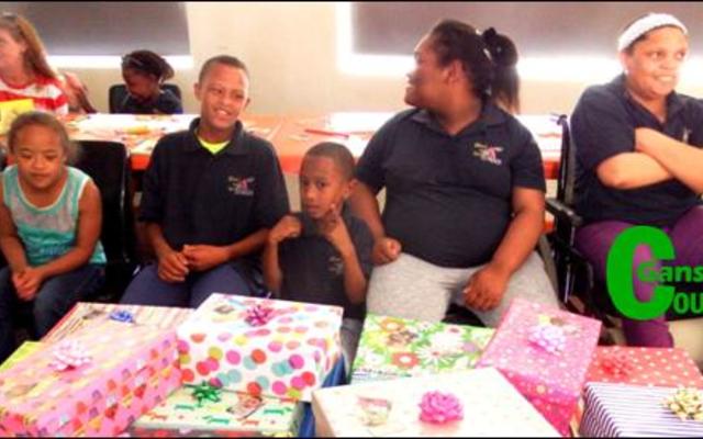 “Nou kan ons nie meer langer wag om ons geskenkpakkies oop te maak nie.” – die afwagtende gesiggies van Elim Tehuis vir Gestremdes in Gansbaai.