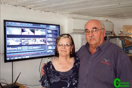 Die op en wakker egpaar, Paul en Doreen Venter, wat Uilkraal Buurtwag in Uilenkraalsmond Vakansie-oord met ‘n “sekuriteits”-hand beheer, in samewerking met hulle sowat 20 aktiewe lede.