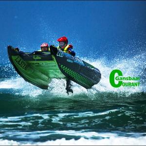 Die jaarlikse Trans Agulhas Rubberboot Wedren word as die taaiste rubberboot uitdaagwedren ter wêreld beskou.  Die moordende 700km seeroete het Woensdag, 28 Desember 2016 te Plettenbergbaai begin en strek oor 5 dae op see.  Die renjaers het in Mosselbaai, Stilbaai, Struisbaai en Uilenkraalsmond vir die opteken van tye aangedoen. Hulle aankoms te Uilenkraalsmond op Oujaarsdag, het weer eens honderde toeskouers gelok. Foto: Robert Johnson