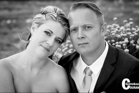 Gansbaai se befaamde fotograaf, Hugh-Daniel Grobler en sy pragtige bruid, Johanndré op hul troudag, 19 Maart 2016.