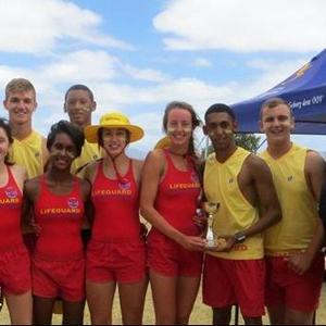 Hoërskool Overberg (Ovies) in Caledon se Kleure-atletiekdag  wat Vrydag, 13 Januarie 2017 plaasgevind het se presteerders hier saam met hulle skoolhoof, Eddie Labuschagne regs. Die Geesbeker is deur die Rooispan gewen, maar die Blouspan het stof in die Geelspan se oë gehardloop en wen met 1 412 punte teenoor die Rooispan se 1 382 punte.