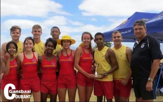 Hoërskool Overberg (Ovies) in Caledon se Kleure-atletiekdag  wat Vrydag, 13 Januarie 2017 plaasgevind het se presteerders hier saam met hulle skoolhoof, Eddie Labuschagne regs. Die Geesbeker is deur die Rooispan gewen, maar die Blouspan het stof in die Geelspan se oë gehardloop en wen met 1 412 punte teenoor die Rooispan se 1 382 punte.